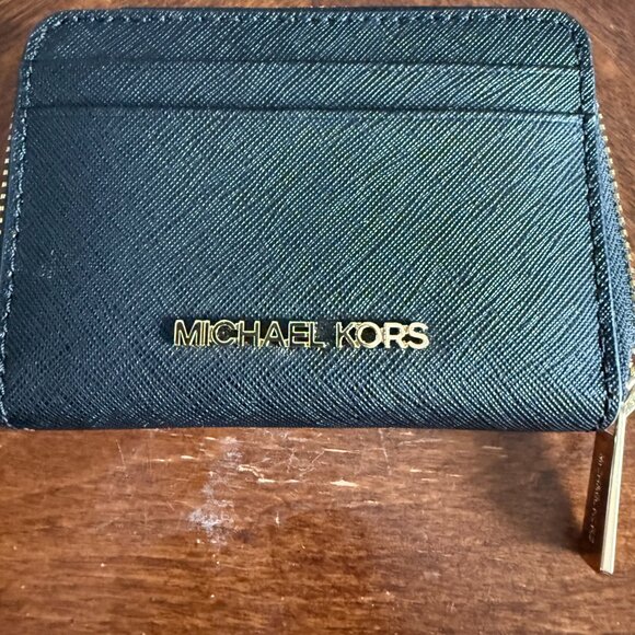 Michael Kors Jet Set Travel Wallet - Picture 5 of 5